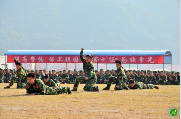 中山大学南方学院2012级学生军训阅兵式暨总结表彰大会顺利举行