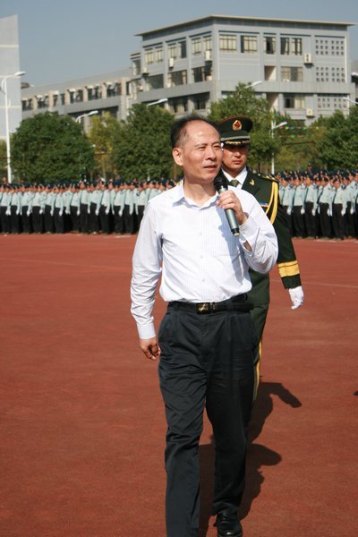 2012级新生军训阅兵暨总结大会顺利举行