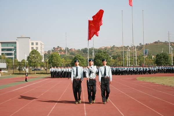 2012级新生军训阅兵暨总结大会顺利举行