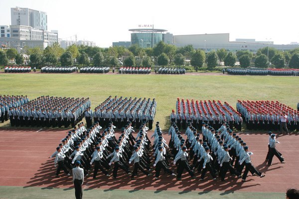 2012级新生军训阅兵暨总结大会顺利举行