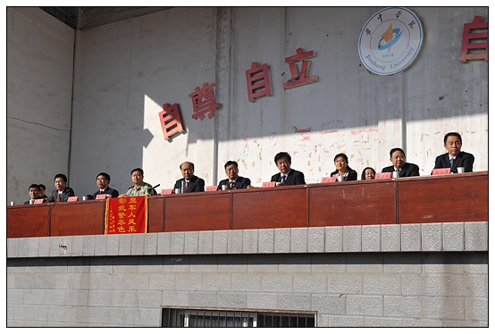 晋中学院2012级新生军训汇演暨开学典礼在北院体育场隆重举行