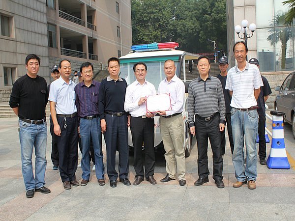 广济车业有限公司为武汉工程大学40周年校庆捐赠车辆