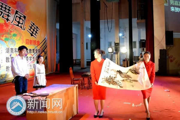 教育学院拉开2012届迎新晚会序幕