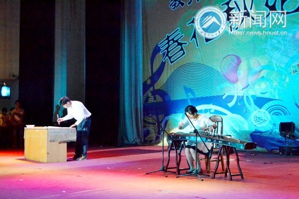 教育学院拉开2012届迎新晚会序幕
