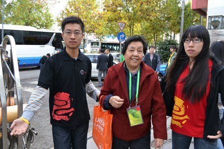 校庆专题:园林学院志愿者热情接待校友