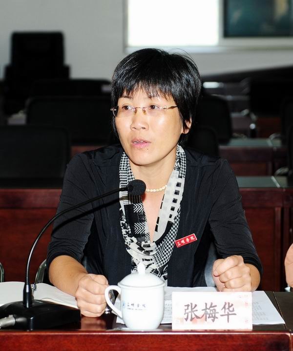 学校党委召开推进创先争优“156”长效机制座谈会