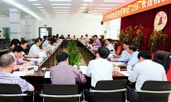 学校党委召开推进创先争优“156”长效机制座谈会