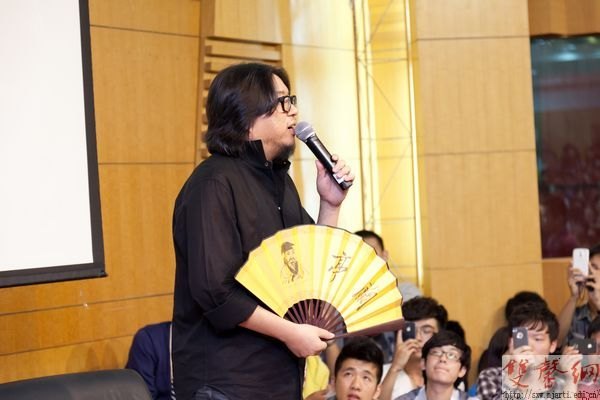 著名音乐人高晓松现场脱口秀引爆传媒学院