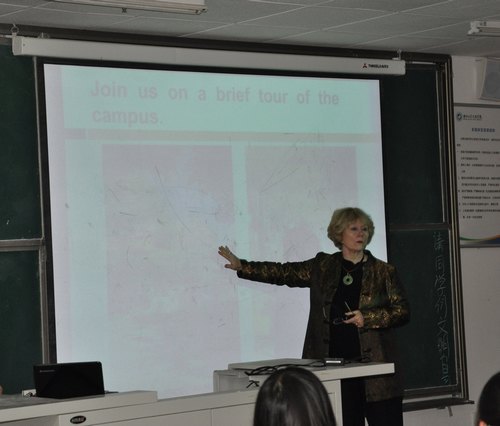 ˹ƶ´ѧУ˲ʿһ̨ѧľѧԺ