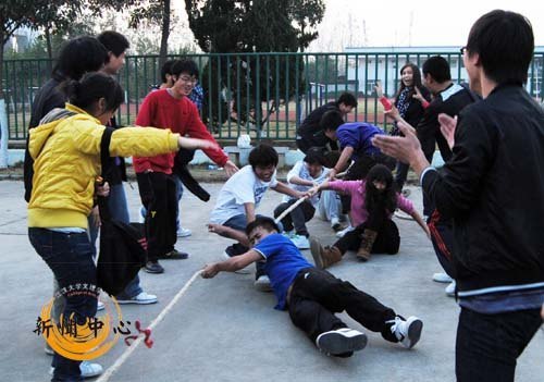 【组图】大学生记者团趣味运动会