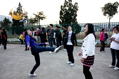 【组图】大学生记者团趣味运动会