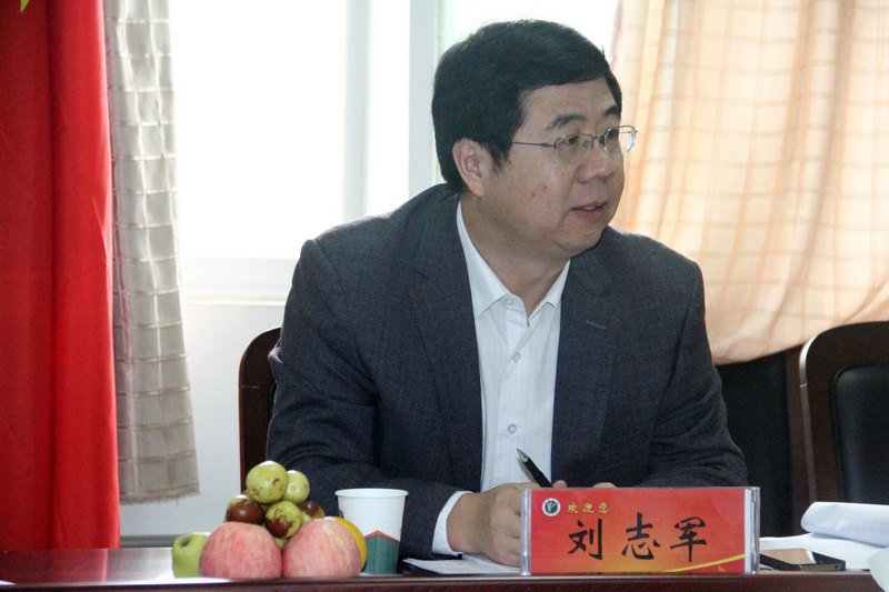 河南省高校人文社科重点研究基地评审专家组莅临许昌学院现场考察