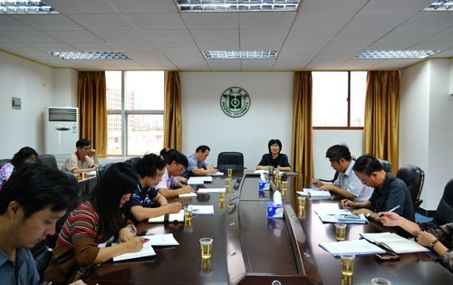 李韶春副书记主持召开校友工作会议