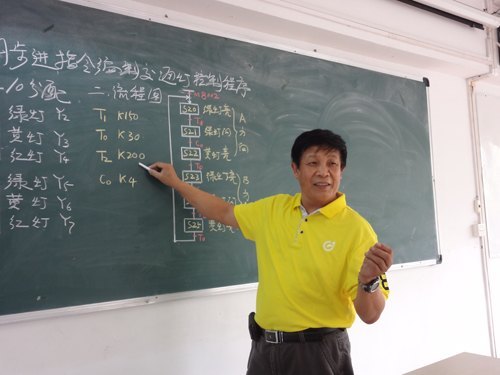 教书育人 他们幸福了他人也快乐了自己