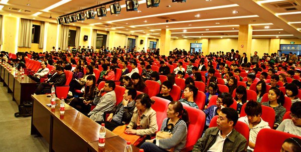 党委书记夏再兴教授与新生面对面