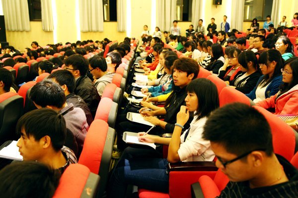 党委书记夏再兴教授与新生面对面