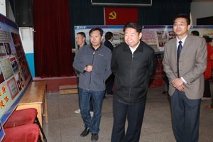 学校举行重阳节庆祝活动