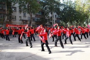 学校举行重阳节庆祝活动