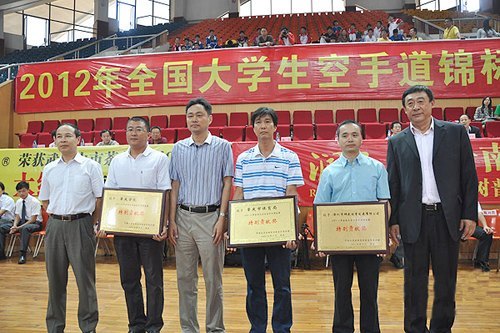 肇庆学院获中国大学生体育联合会颁发“特殊贡献奖”