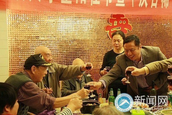 湖南科技大学61位寿星共度美味重阳