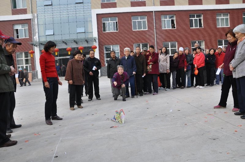 校领导与离退休老同志共庆重阳节