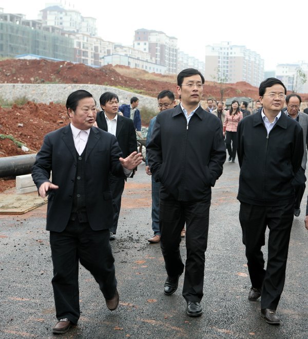 郭生练副省长一行来校调研