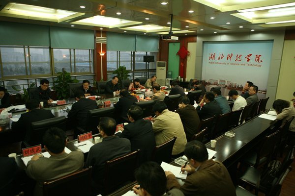 郭生练副省长一行来校调研