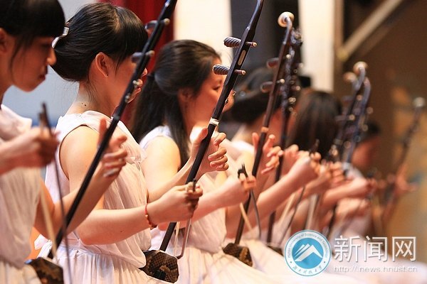 省大学生文工团来湖南科技大学奏响“最炫民乐风”