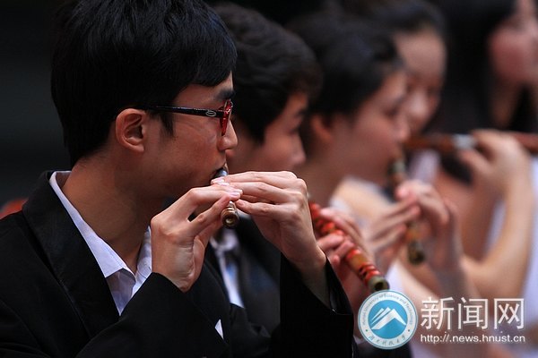 省大学生文工团来湖南科技大学奏响“最炫民乐风”