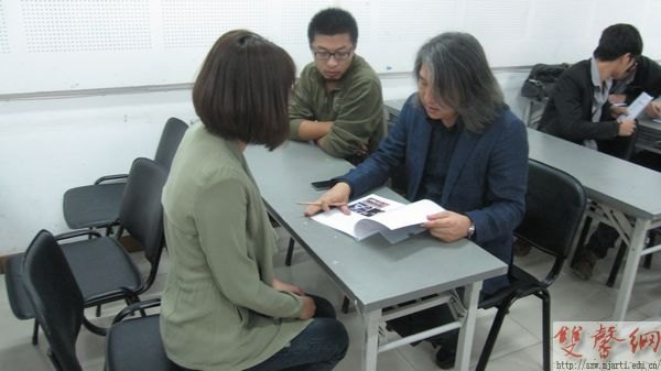 高职学院组织演出欢迎用人单位来校选才