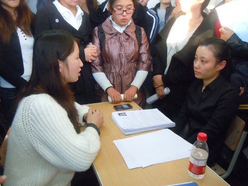 “张家港市2012年校园引才计划”大型招聘会在燕山大学里仁学院成功举办