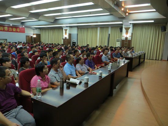 国家级教学名师黄平教授为广东石油化工学院师生作学术报告讲座