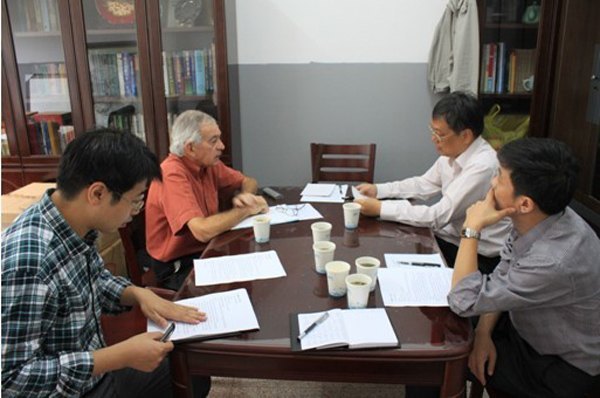 法国国立高等化学学院安德烈•拉博特教授来景德镇陶瓷学院访问