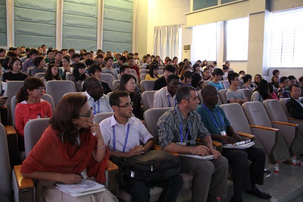 中非陶瓷文化艺术交流项目系列报道之六——万宏伟作“全球化背景下非物质文化遗产文化保护和文化品牌传承”学术讲座