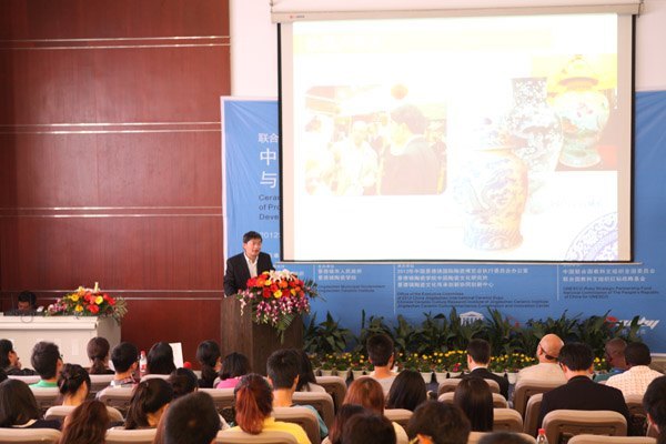 中非陶瓷文化艺术交流项目系列报道之四——李文跃作“景德镇传统手工名瓷的继承与创新”讲座