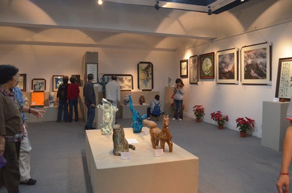 景德镇陶瓷学院举行2012年老同志陶瓷书画摄影作品展