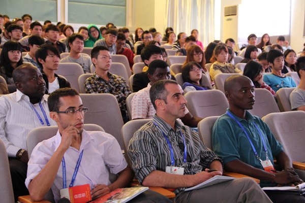 中非陶瓷文化艺术交流项目系列报道之三——冯林华作“传承民族艺术,创新文化品牌”学术讲座