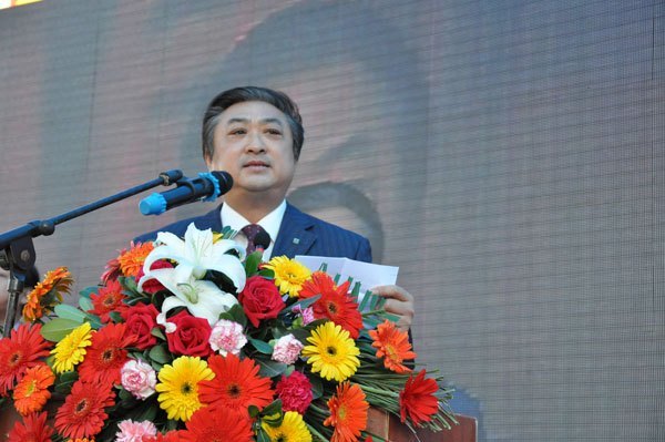 宁璘教授水粉画作品展在景德镇市举行