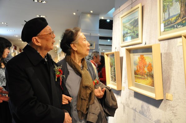 宁璘教授水粉画作品展在景德镇市举行