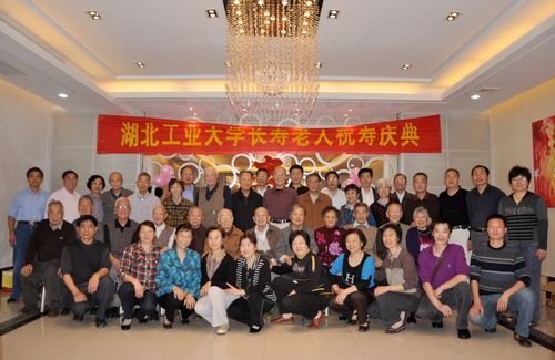 �����ݹ�����ΪѧУ�������˾���ף����ػ