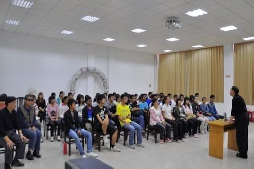 学生墨林书法协会与老年书法协会联谊教学活动开班