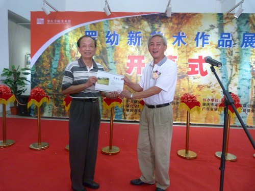 罗幼新美术作品展开幕 画作题材多样抓人眼球