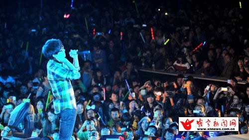 图文:校园音乐之旅活动唱进湖北科技学院