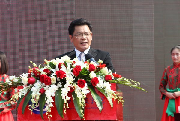 高朋满座 双喜临门 湖北科技学院办学75周年暨揭牌庆典隆重举行