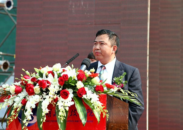 高朋满座 双喜临门 湖北科技学院办学75周年暨揭牌庆典隆重举行