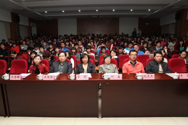 聆听你的故事 感悟我的生活 “我的青春故事”江苏省大学生成长体验报告会举行