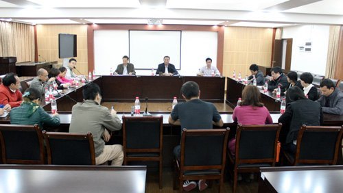 刘力书记主持召开青年教师代表座谈会