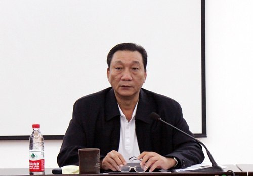 刘力书记主持召开青年教师代表座谈会