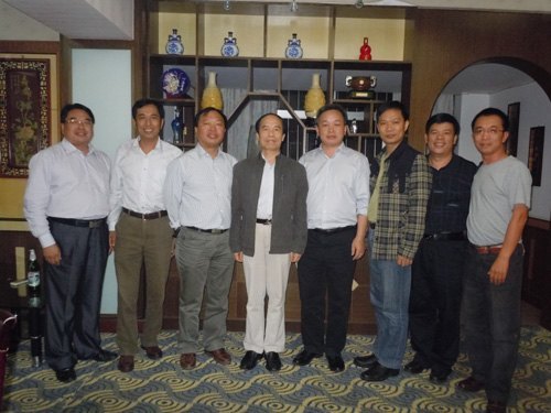 梁半农副书记会见河池市校友会一行