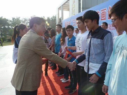 市“三打两建”宣传画创作比赛结束 颁奖仪式在校举行